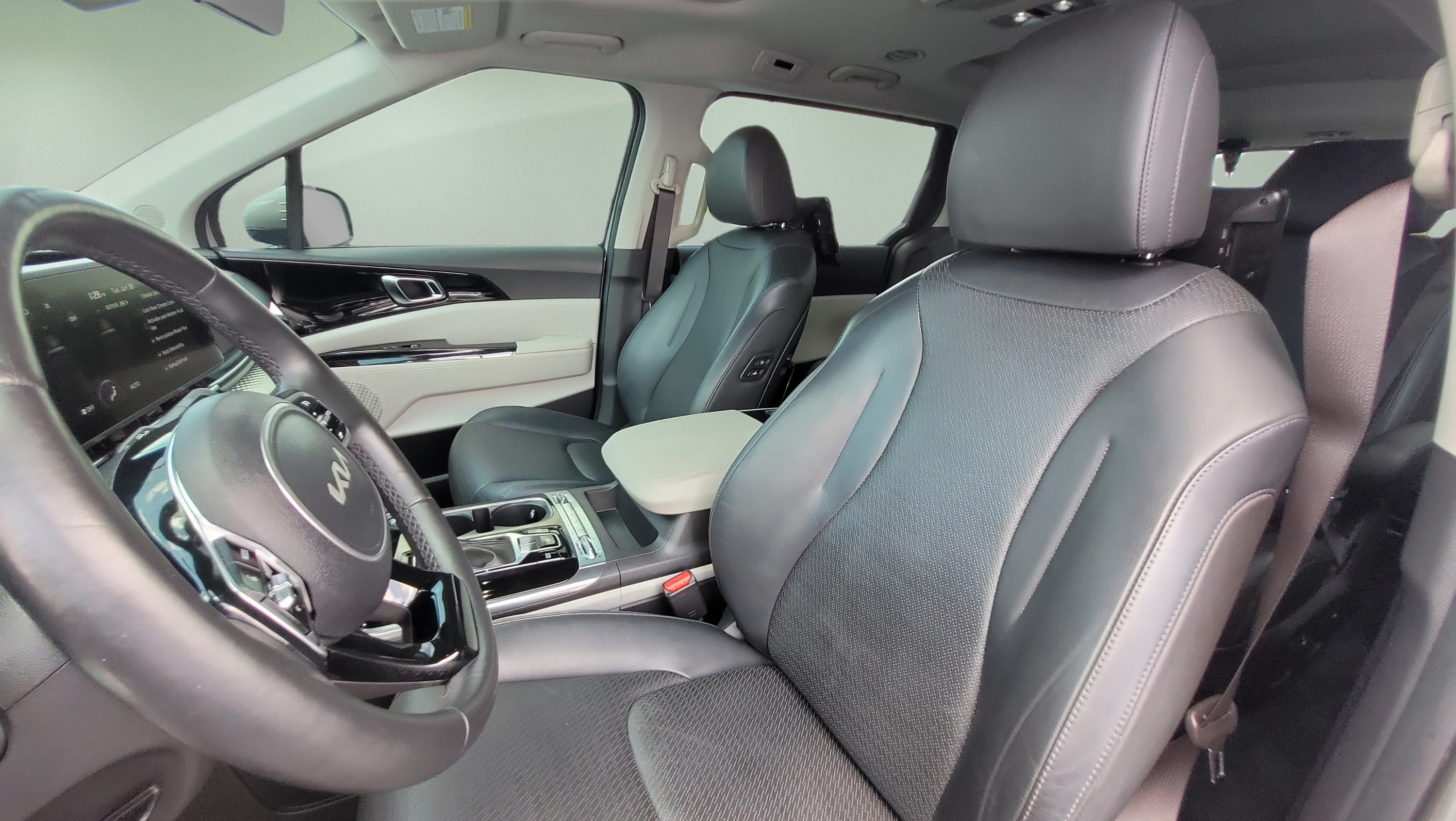 Used 2022 Kia Carnival SX Prestige FWD image 32