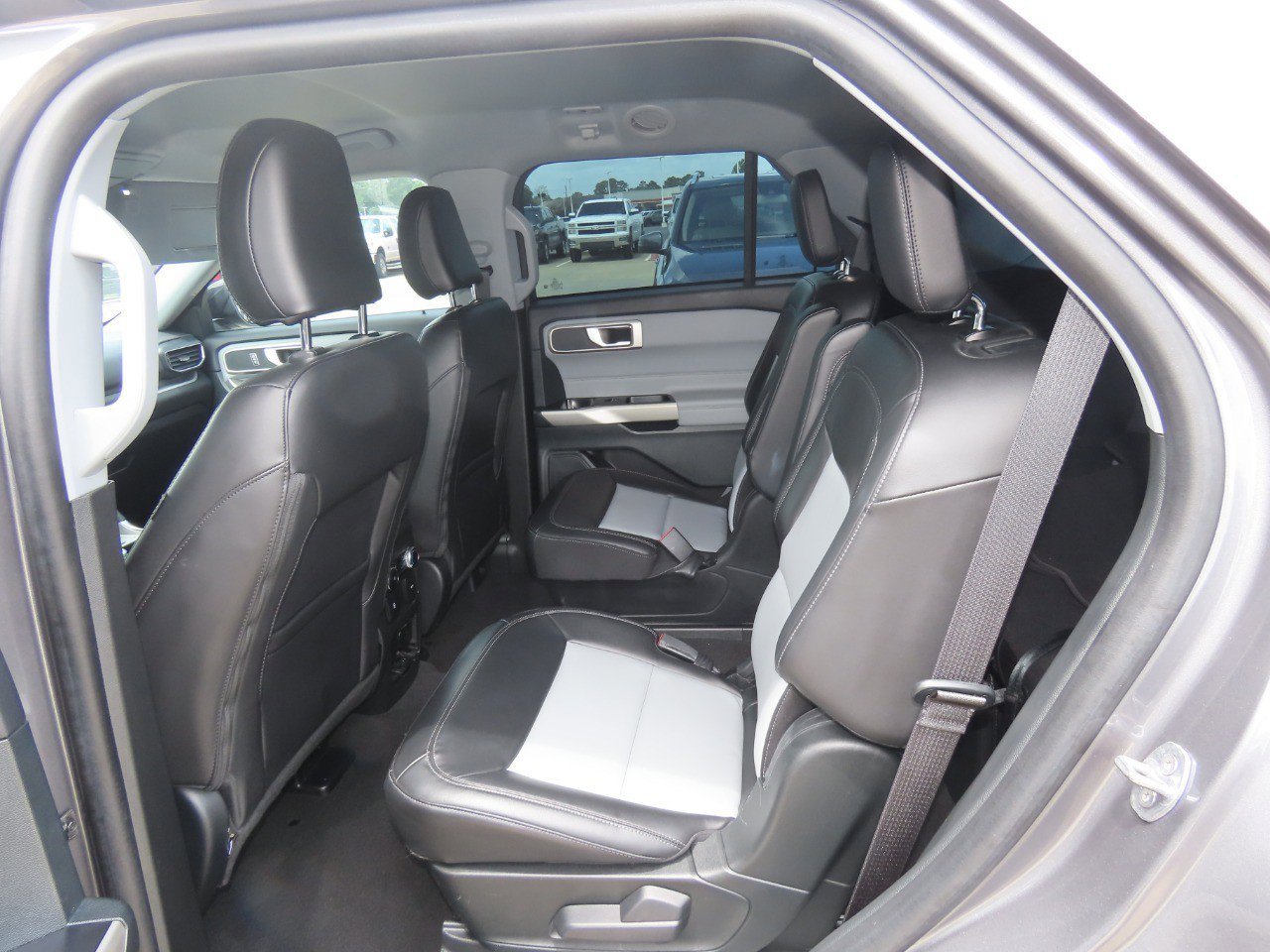 Certified 2023 Ford Explorer XLT w/ Equipment Group 202A RWD image 19