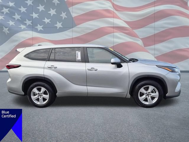 Used 2024 Toyota Highlander LE FWD image 2