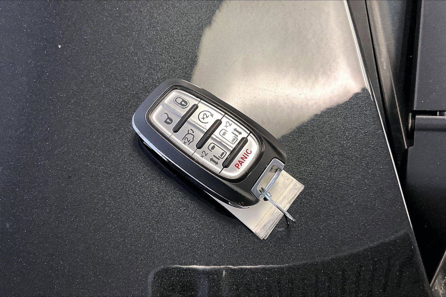 Used 2023 Chrysler Pacifica Limited image 9