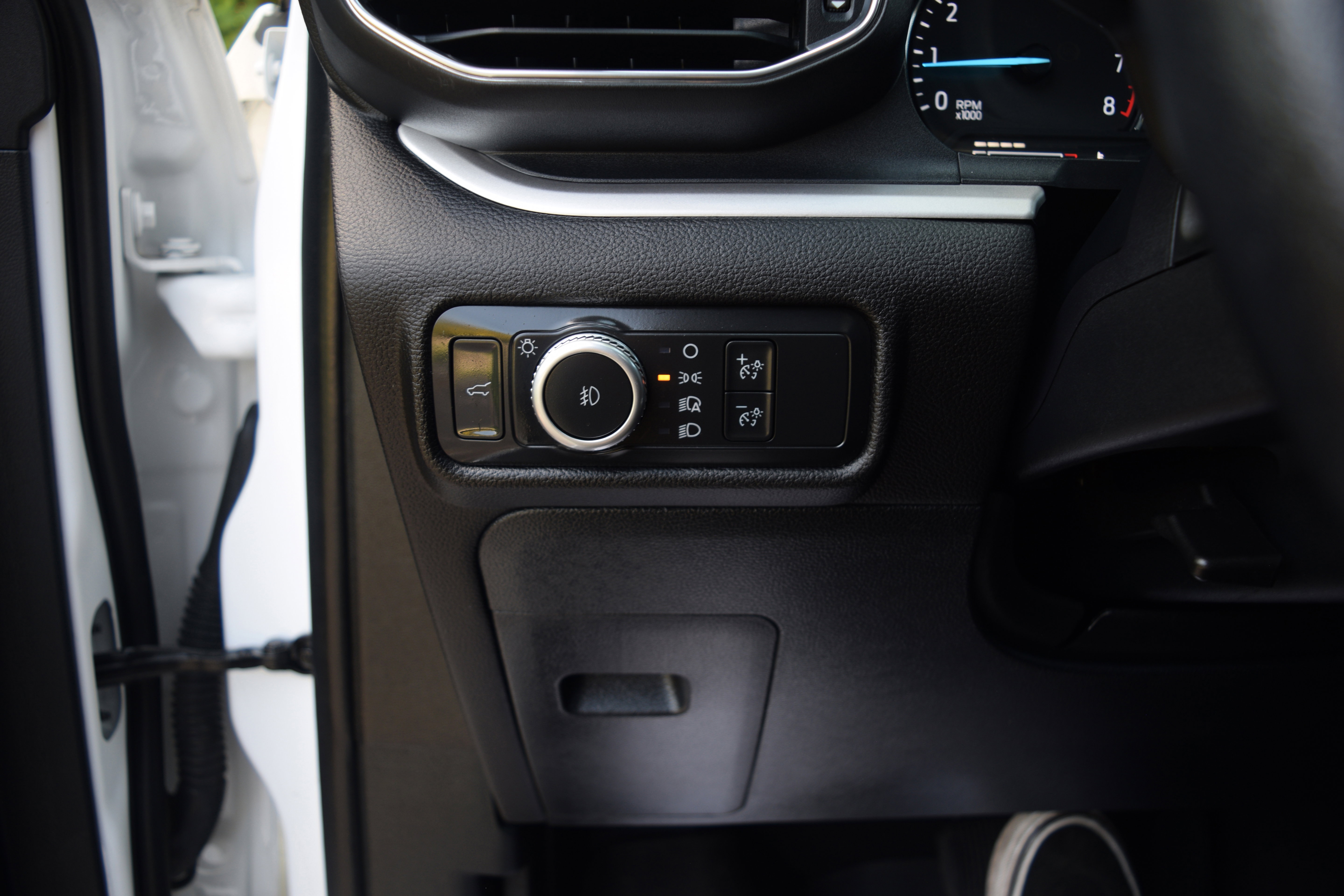 Certified 2022 Ford Explorer XLT w/ Equipment Group 202A image 5