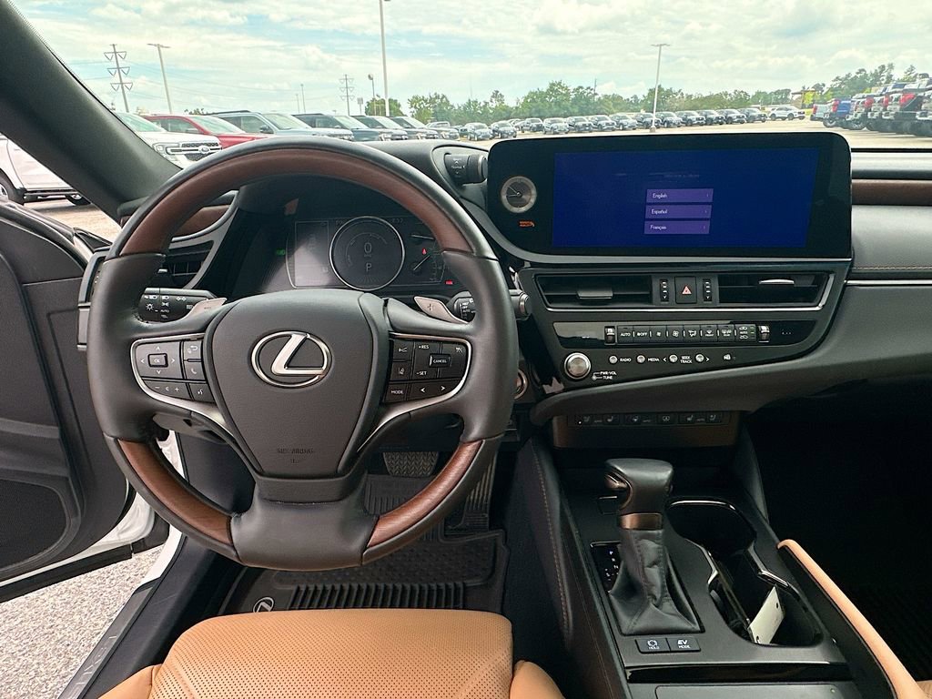 Used 2024 Lexus ES 300h w/ Technology Package FWD image 19