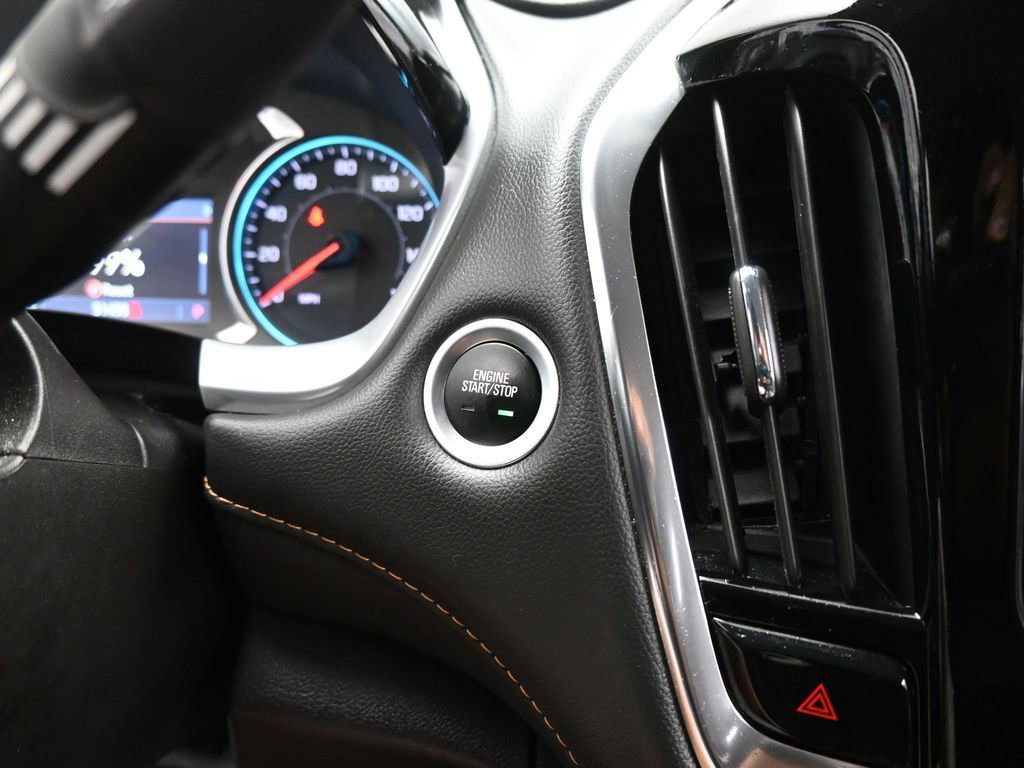 Used 2021 Chevrolet Traverse LT image 42