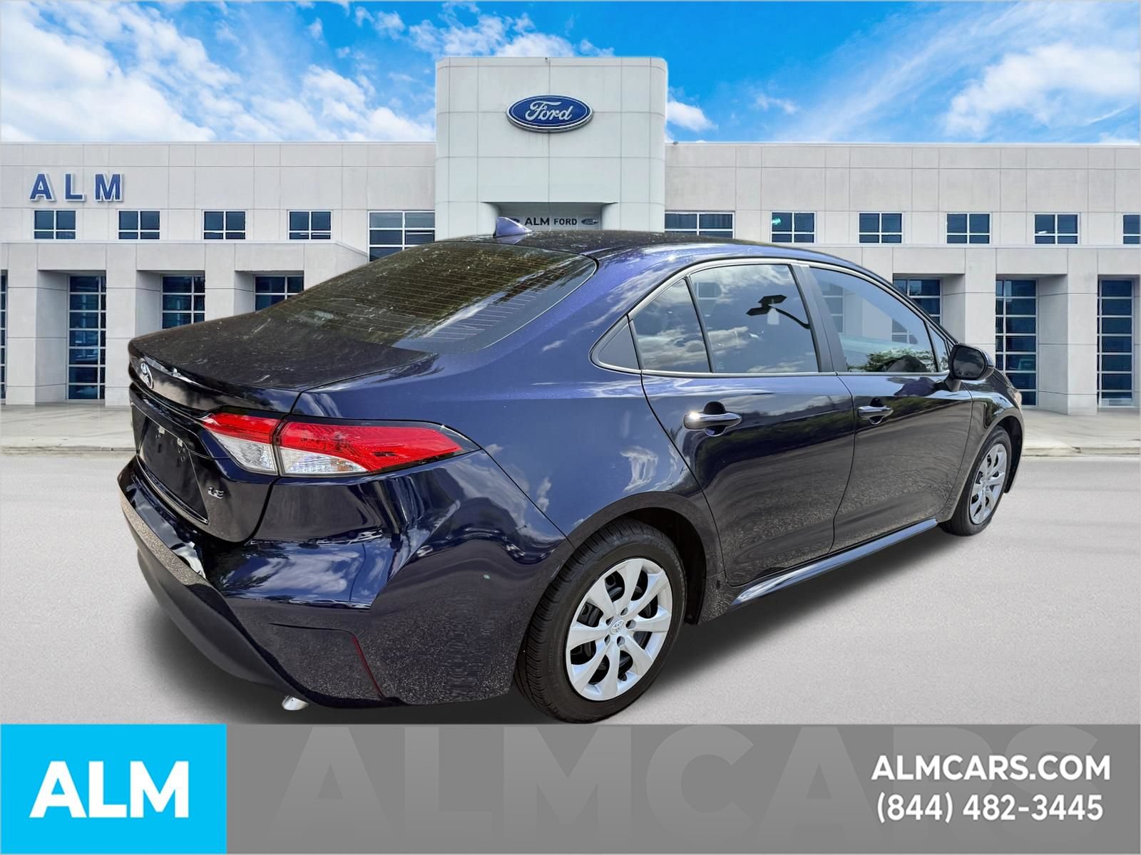 Used 2024 Toyota Corolla LE FWD image 5