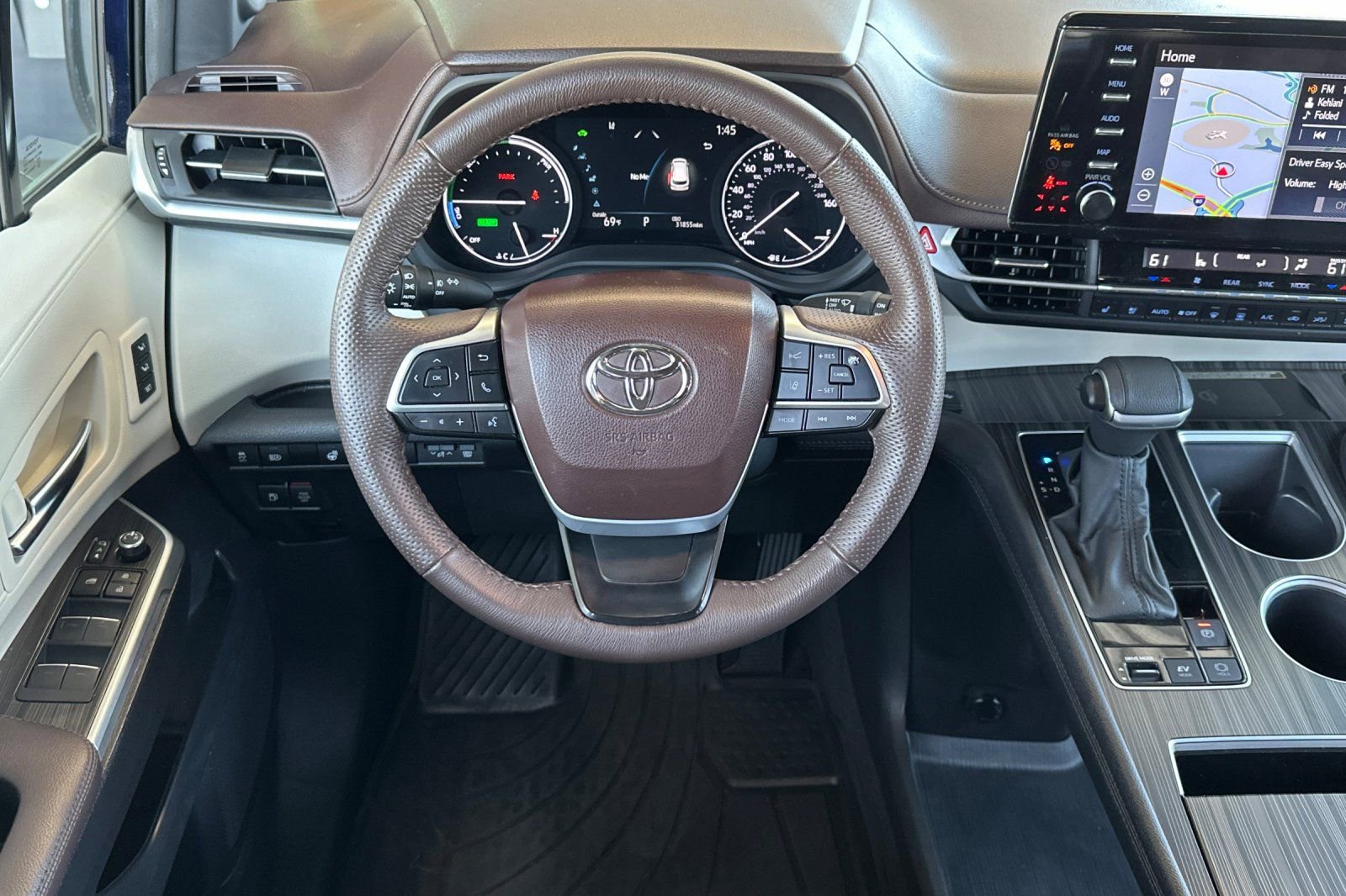 Used 2024 Toyota Sienna Platinum AWD/4WD image 15