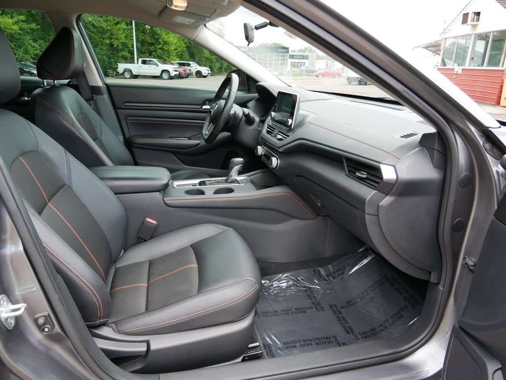 Used 2019 Nissan Altima 2.5 SR AWD/4WD image 8