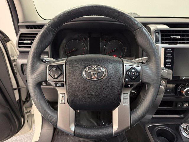 Used 2021 Toyota 4Runner SR5 Premium w/ Moonroof Package AWD/4WD image 17