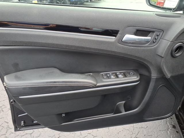 Used 2022 Chrysler 300 S w/ Comfort Group RWD image 12