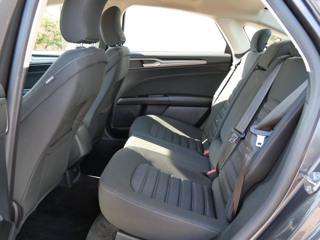 Certified 2017 Ford Fusion SE FWD image 16