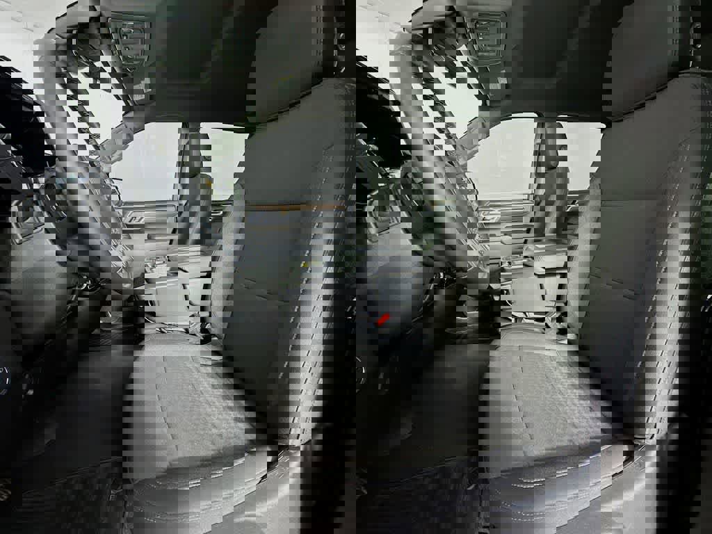 Used 2025 Chevrolet Silverado 1500 LT image 12