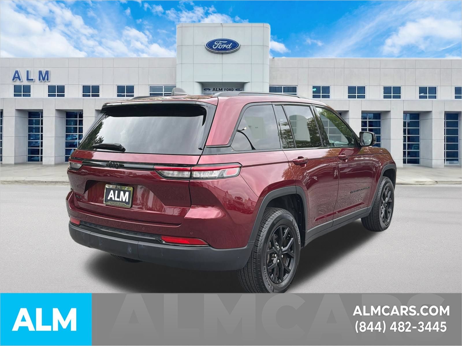 Used 2025 Jeep Grand Cherokee Altitude AWD/4WD image 5