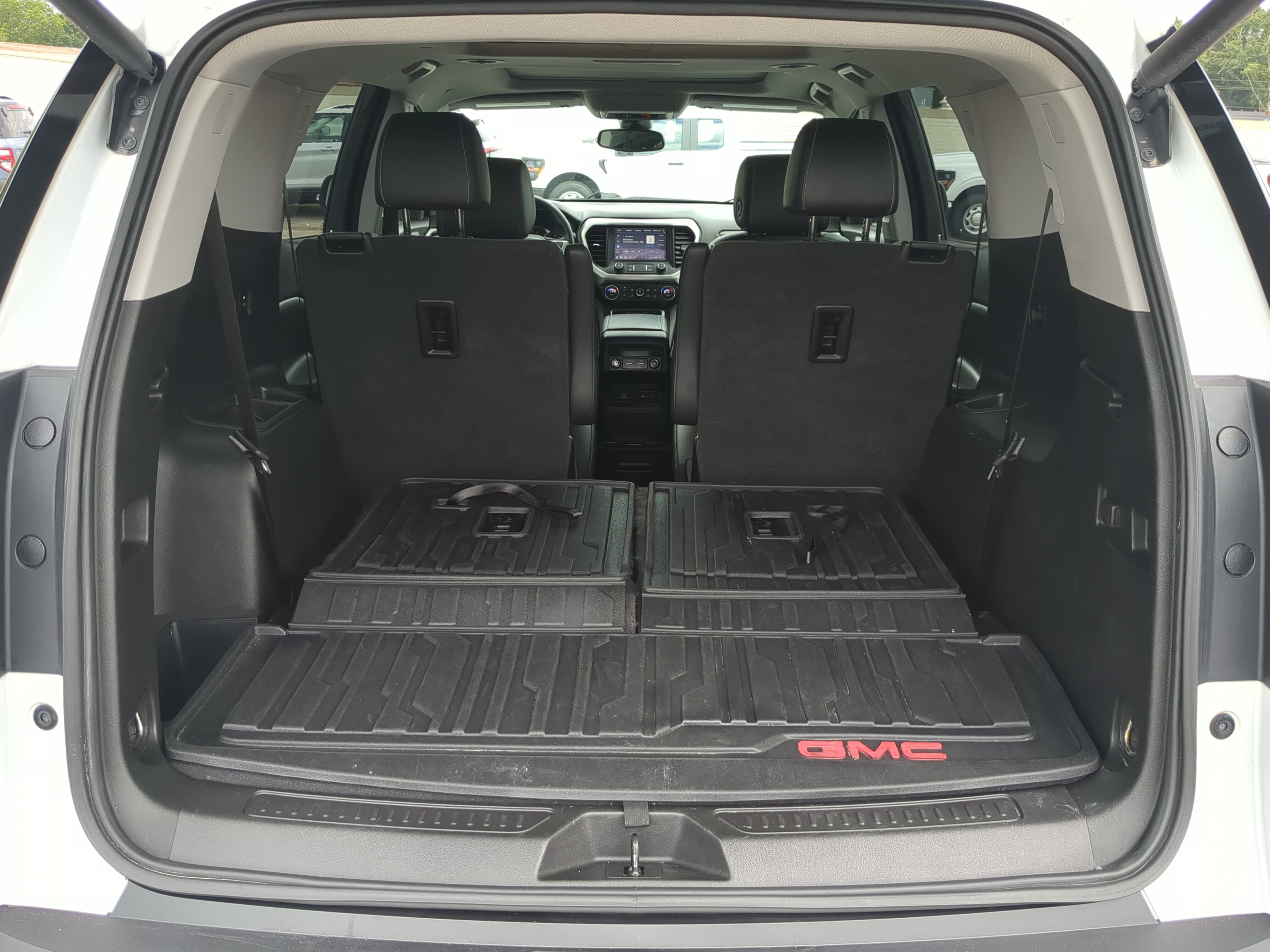 Used 2021 GMC Acadia SLT w/ Trailering Package FWD image 11