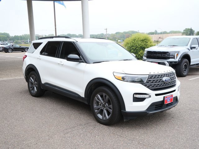 Certified 2023 Ford Explorer XLT w/ Equipment Group 202A AWD/4WD image 3