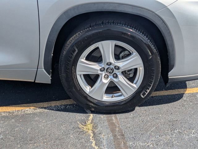 Used 2023 Toyota Highlander LE image 8