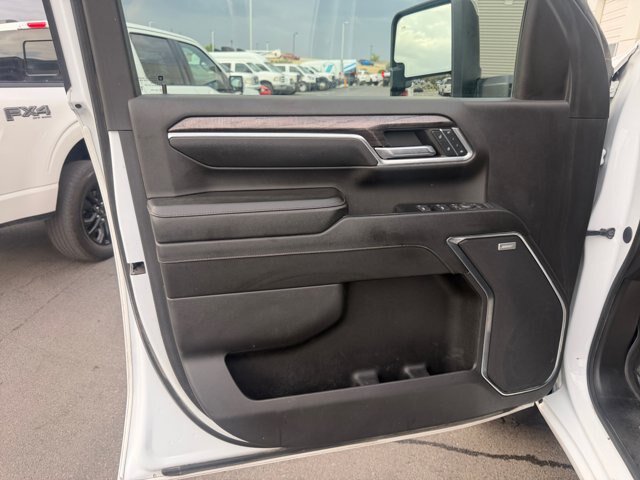 Used 2022 Chevrolet Silverado 2500 LTZ w/ LTZ Plus Package AWD/4WD image 22