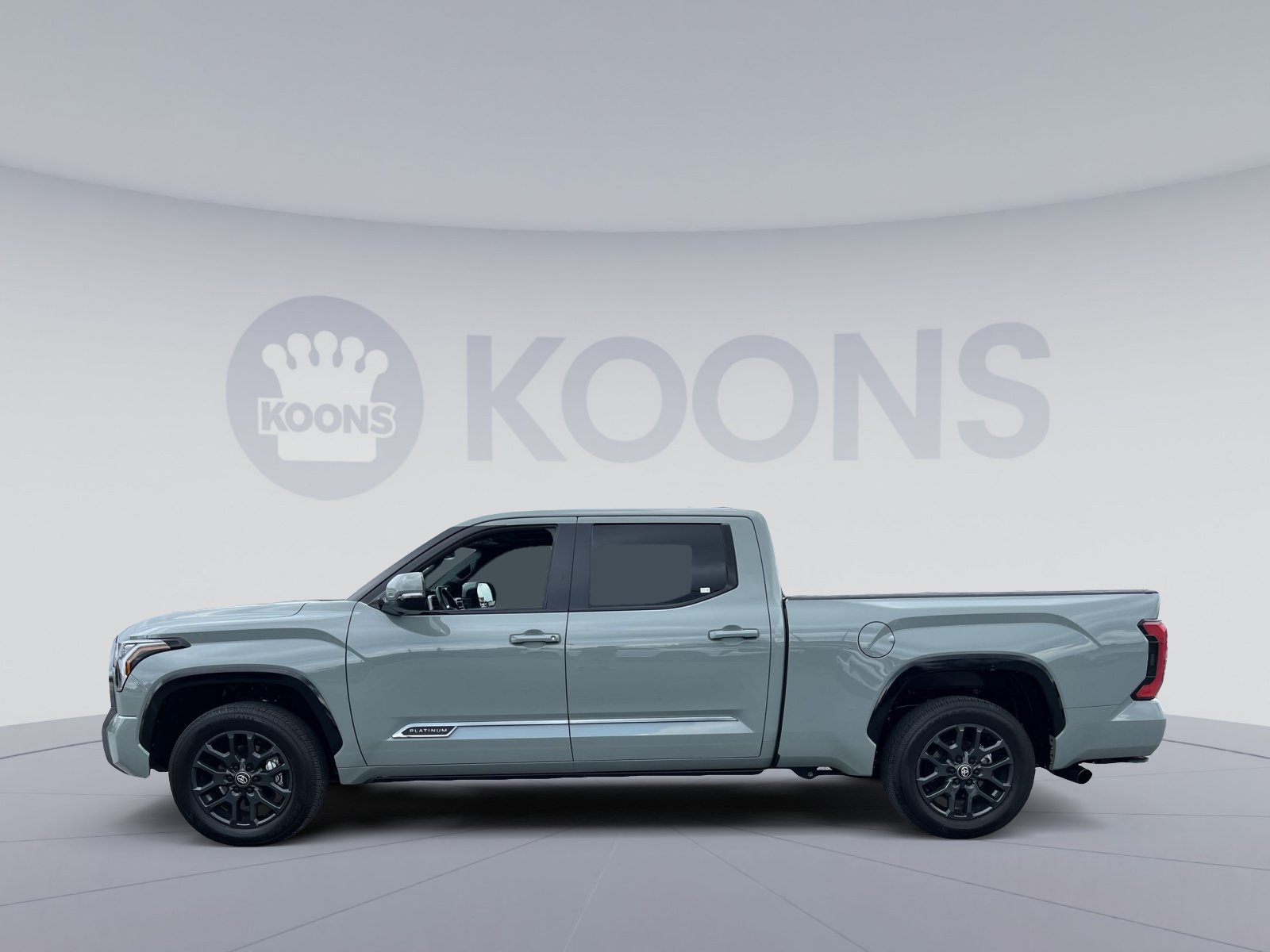 Used 2025 Toyota Tundra Platinum AWD/4WD image 2