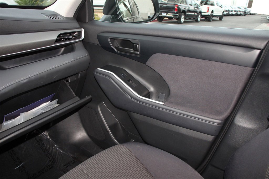 Used 2023 Toyota Highlander LE image 17