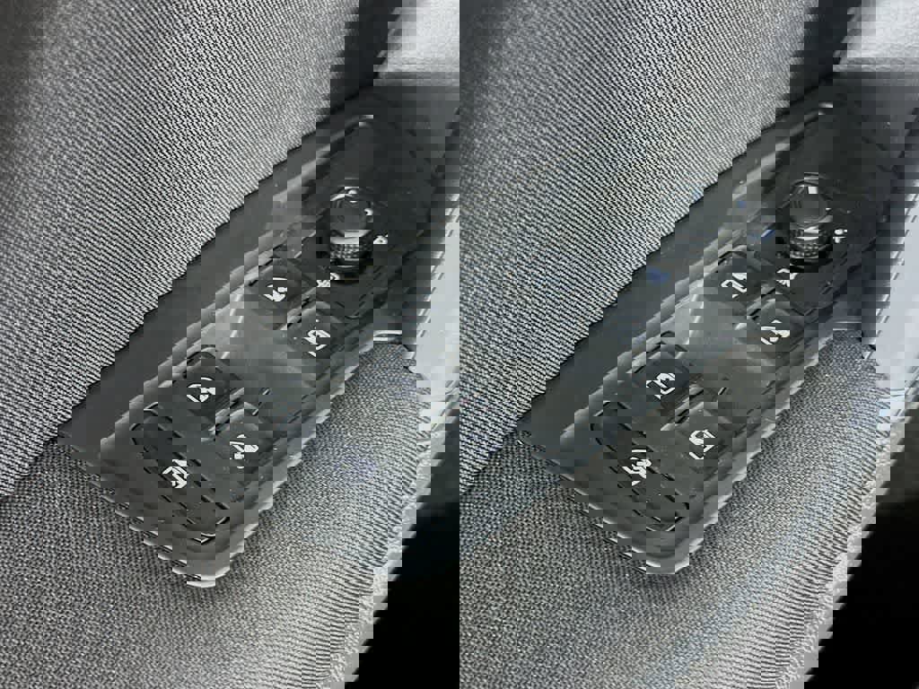 Used 2020 Volkswagen Tiguan S image 28