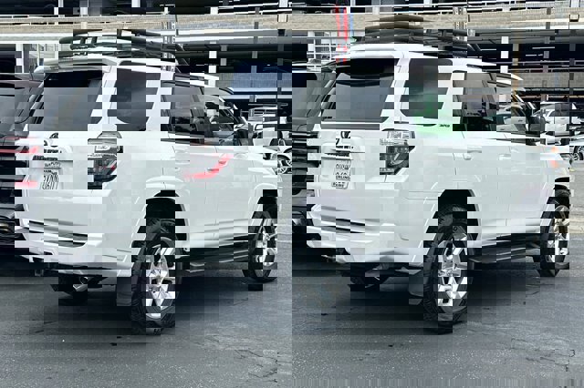 Used 2021 Toyota 4Runner SR5 Premium image 3