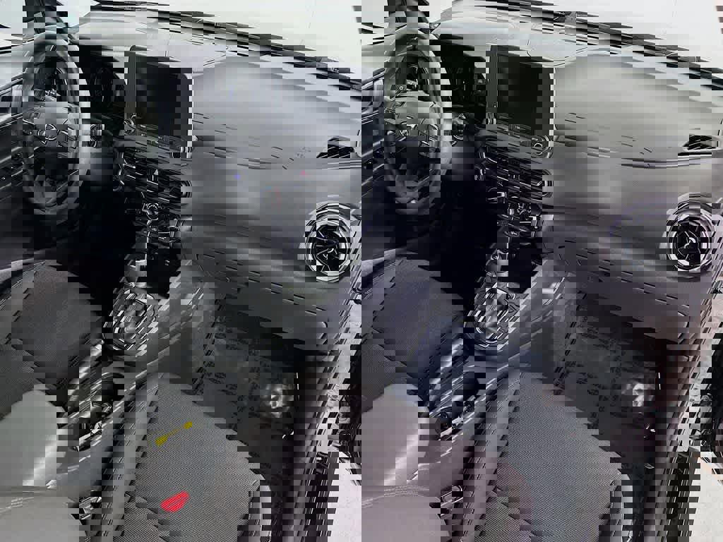 Used 2023 Hyundai Kona SEL image 31