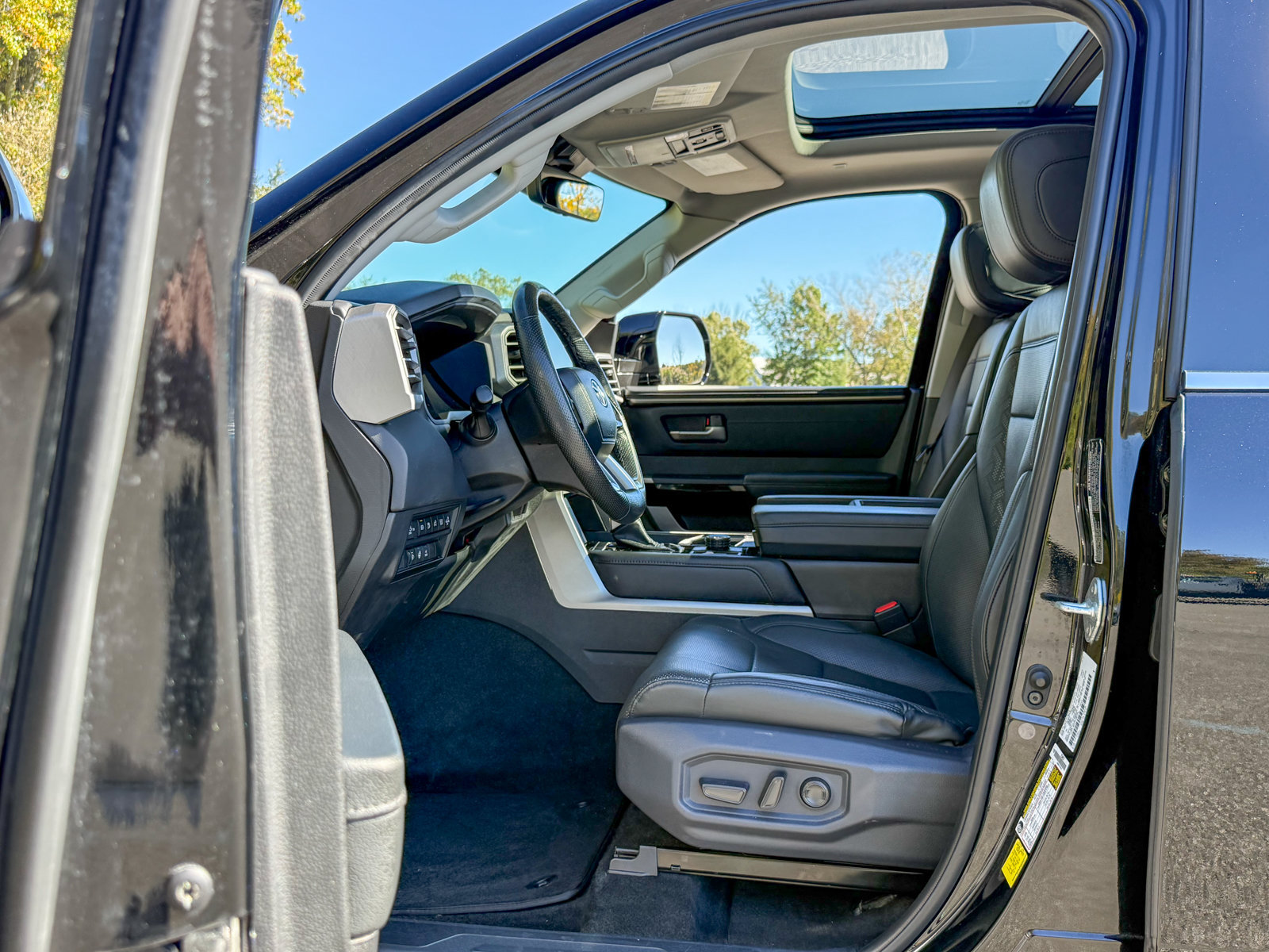 Used 2023 Toyota Tundra Limited w/ Power Package AWD/4WD image 16