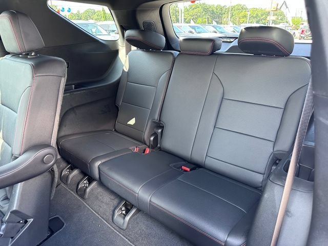 Used 2025 Chevrolet Traverse Z71 w/ Enhanced Driving Package AWD/4WD image 8