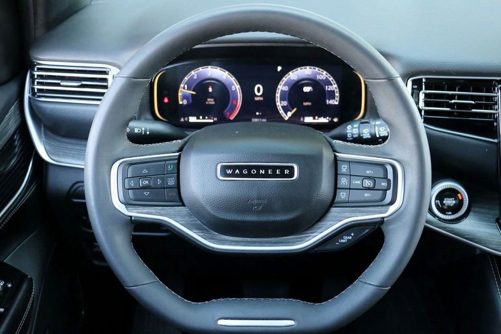 Used 2024 Jeep Wagoneer L Series II image 25