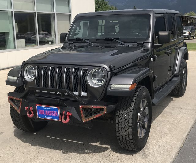 Used 2018 Jeep Wrangler Unlimited Sahara w/ Cold Weather Group image 4