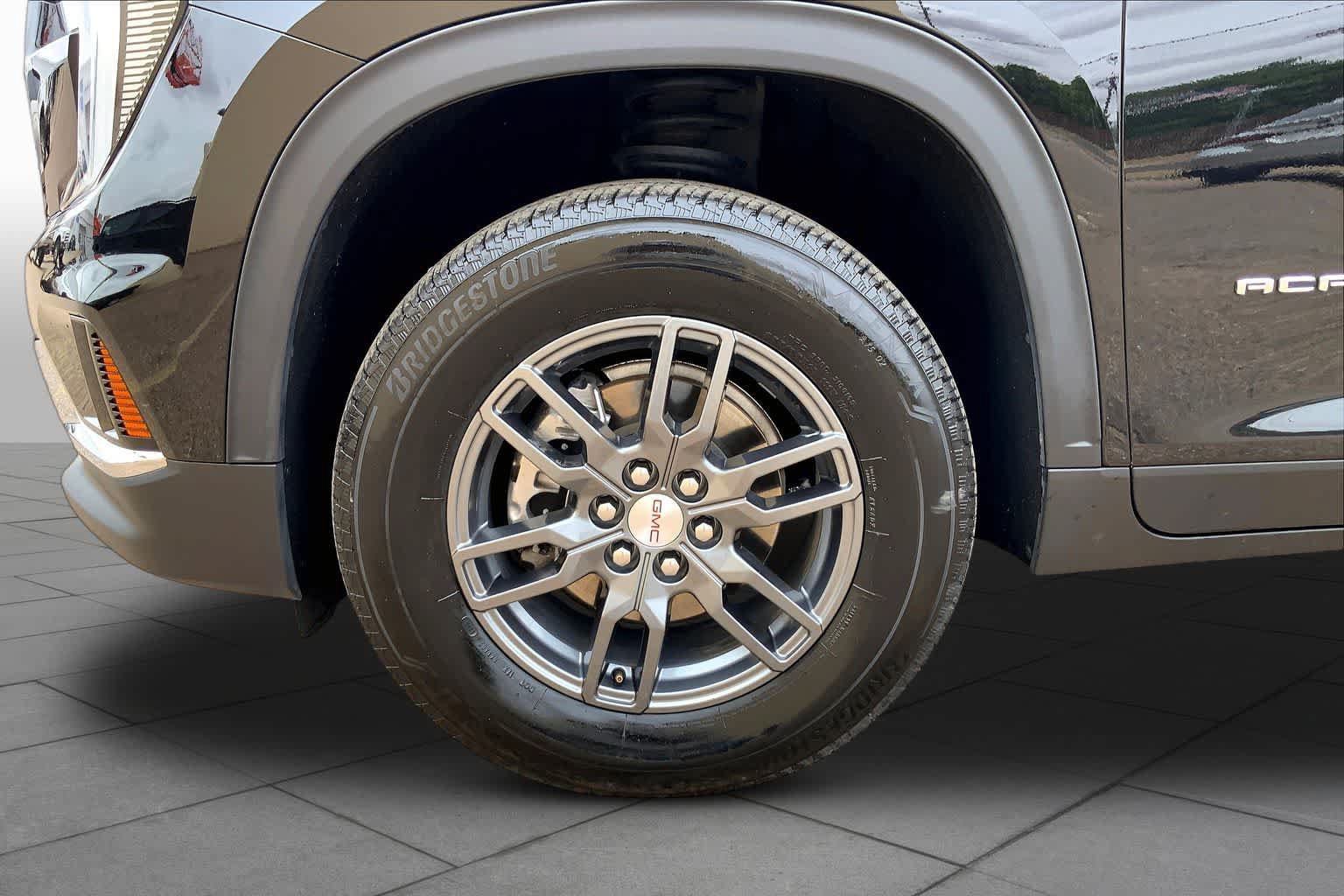 Used 2025 GMC Acadia Elevation FWD image 11