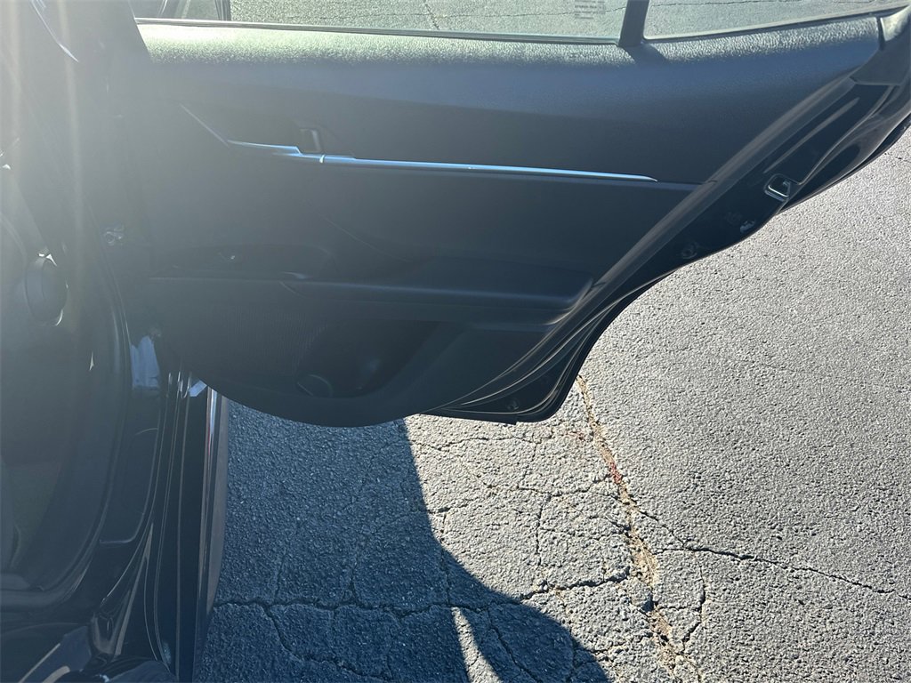 Used 2020 Toyota Camry SE image 16