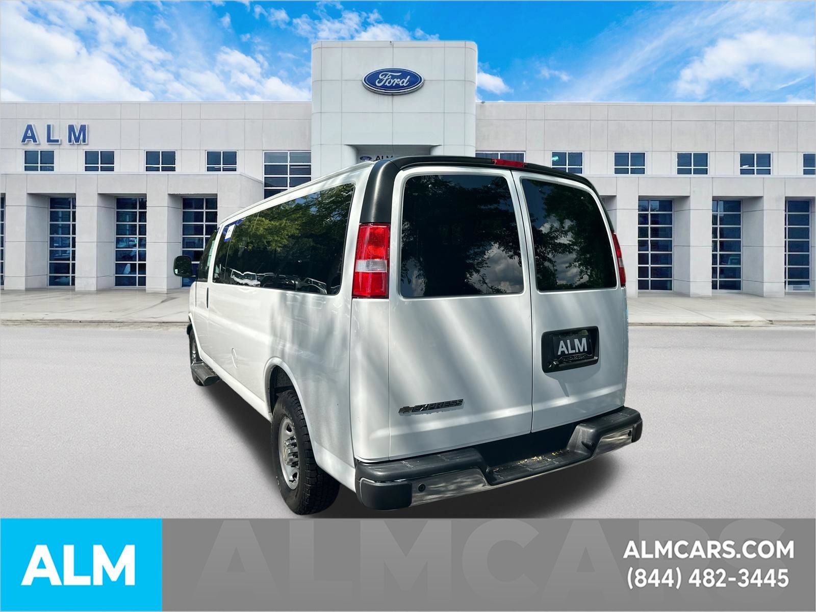 Used 2025 Chevrolet Express 3500 LT w/ LT Preferred Equipment Group RWD image 8