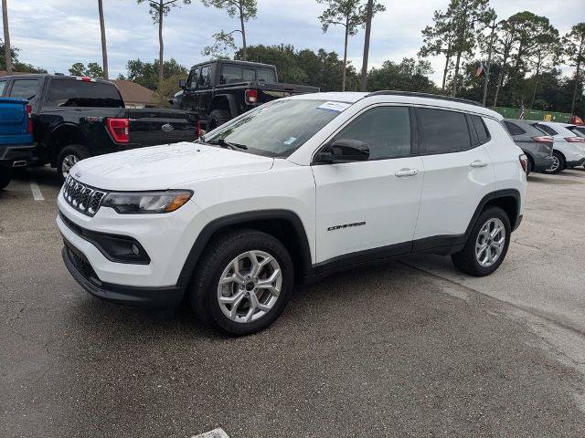 Used 2025 Jeep Compass Latitude AWD/4WD image 8