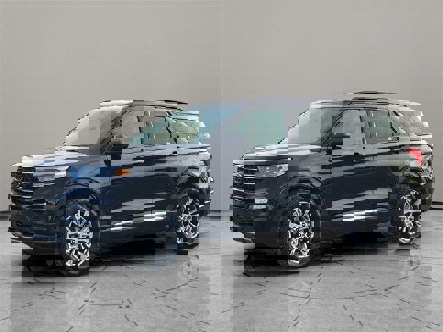 Certified 2022 Ford Explorer XLT w/ Equipment Group 202A image 8