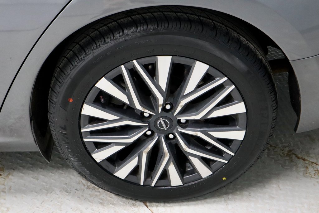 Used 2024 Nissan Altima 2.5 SV image 18