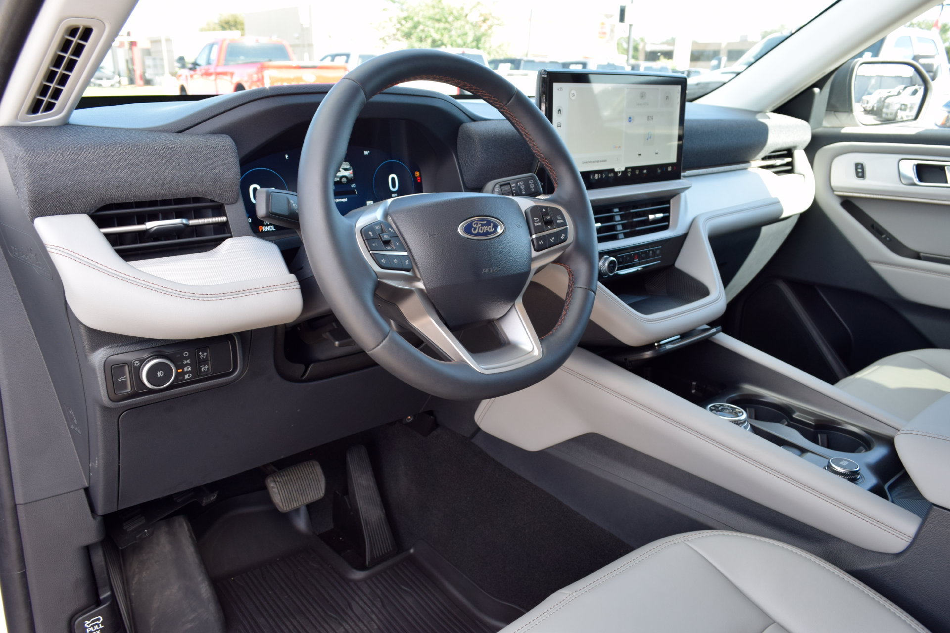 Certified 2025 Ford Explorer Active w/ Active Comfort Package AWD/4WD image 16