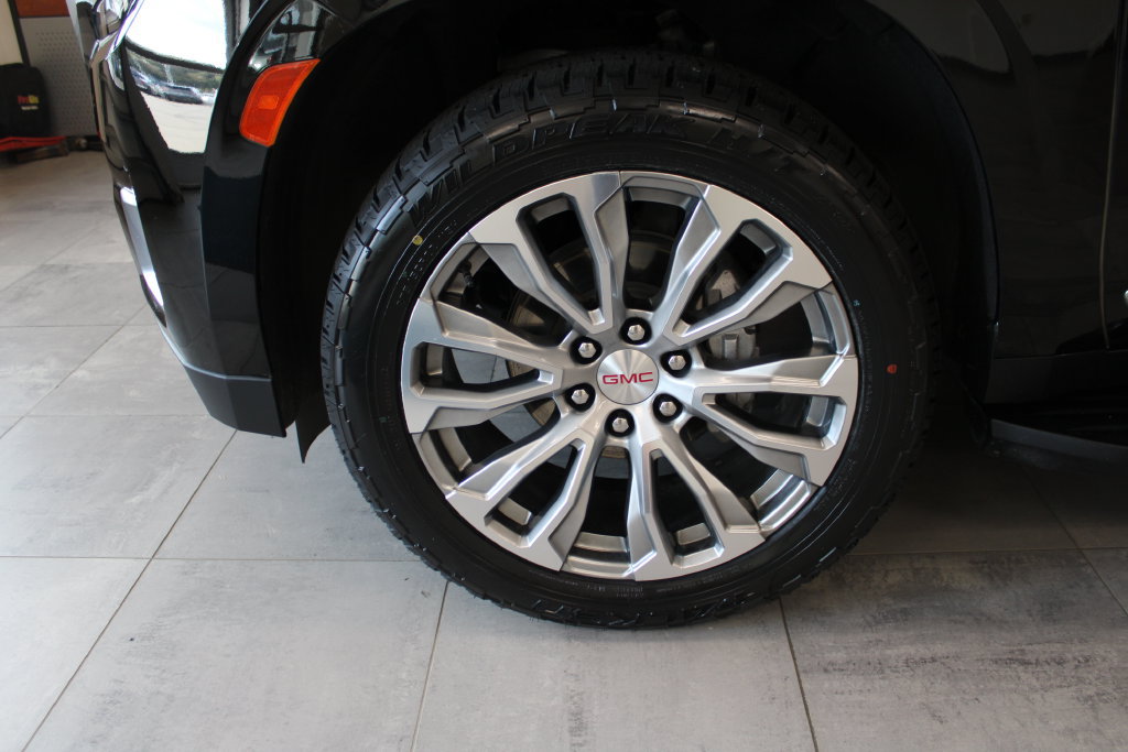 Used 2024 GMC Yukon Denali AWD/4WD image 9