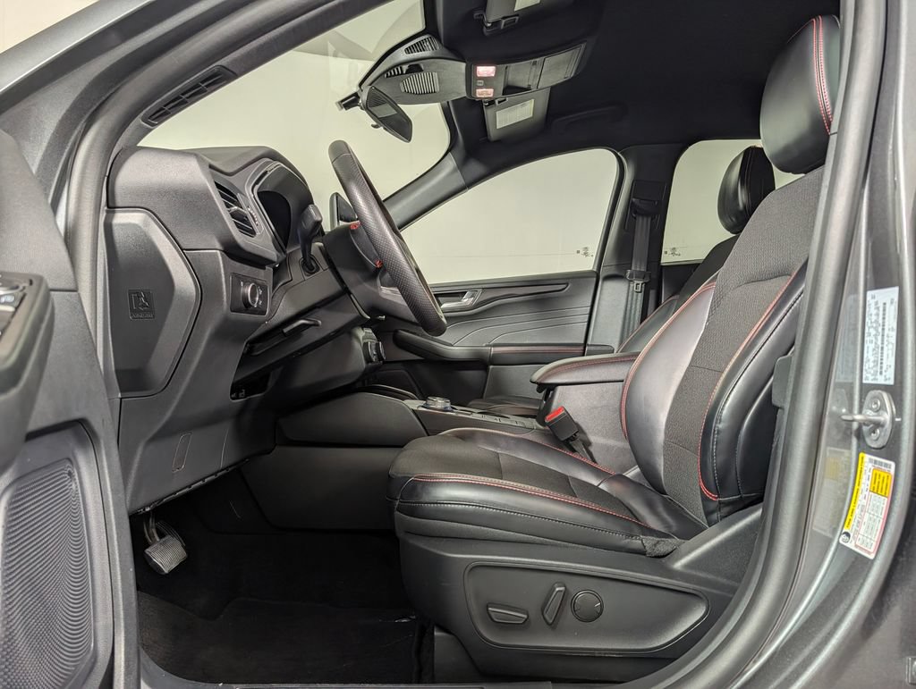 Certified 2025 Ford Escape ST-Line FWD image 12