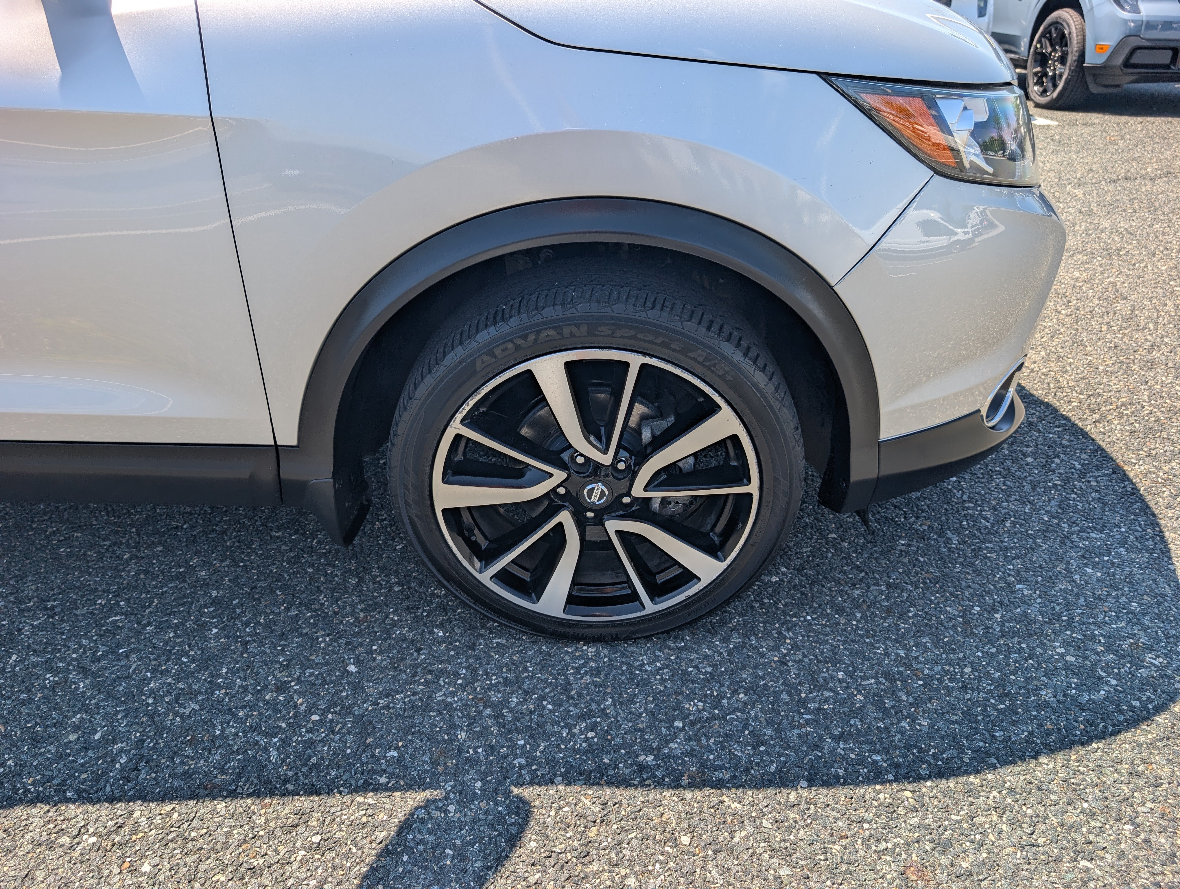 Used 2018 Nissan Rogue Sport SL w/ SL Premium Package FWD image 9