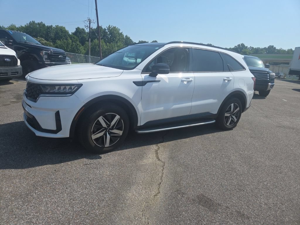 Used 2023 Kia Sorento S w/ Panoramic Sunroof Package FWD image 4