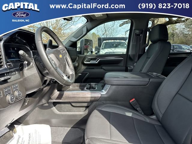 Used 2025 Chevrolet Silverado 2500 LTZ w/ LTZ Premium Package image 17
