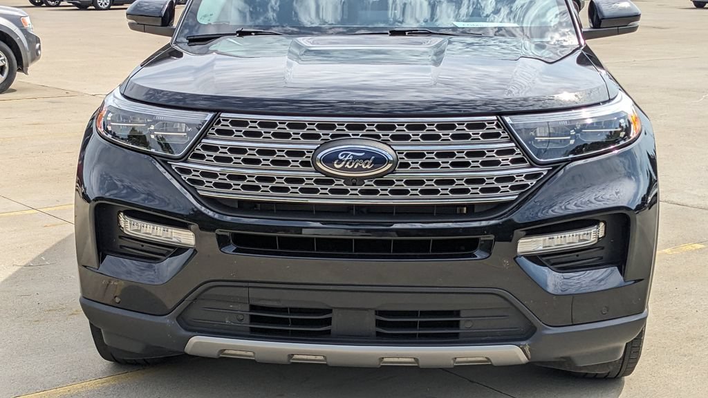 Certified 2024 Ford Explorer Limited w/ Limited Technology Package AWD/4WD image 9