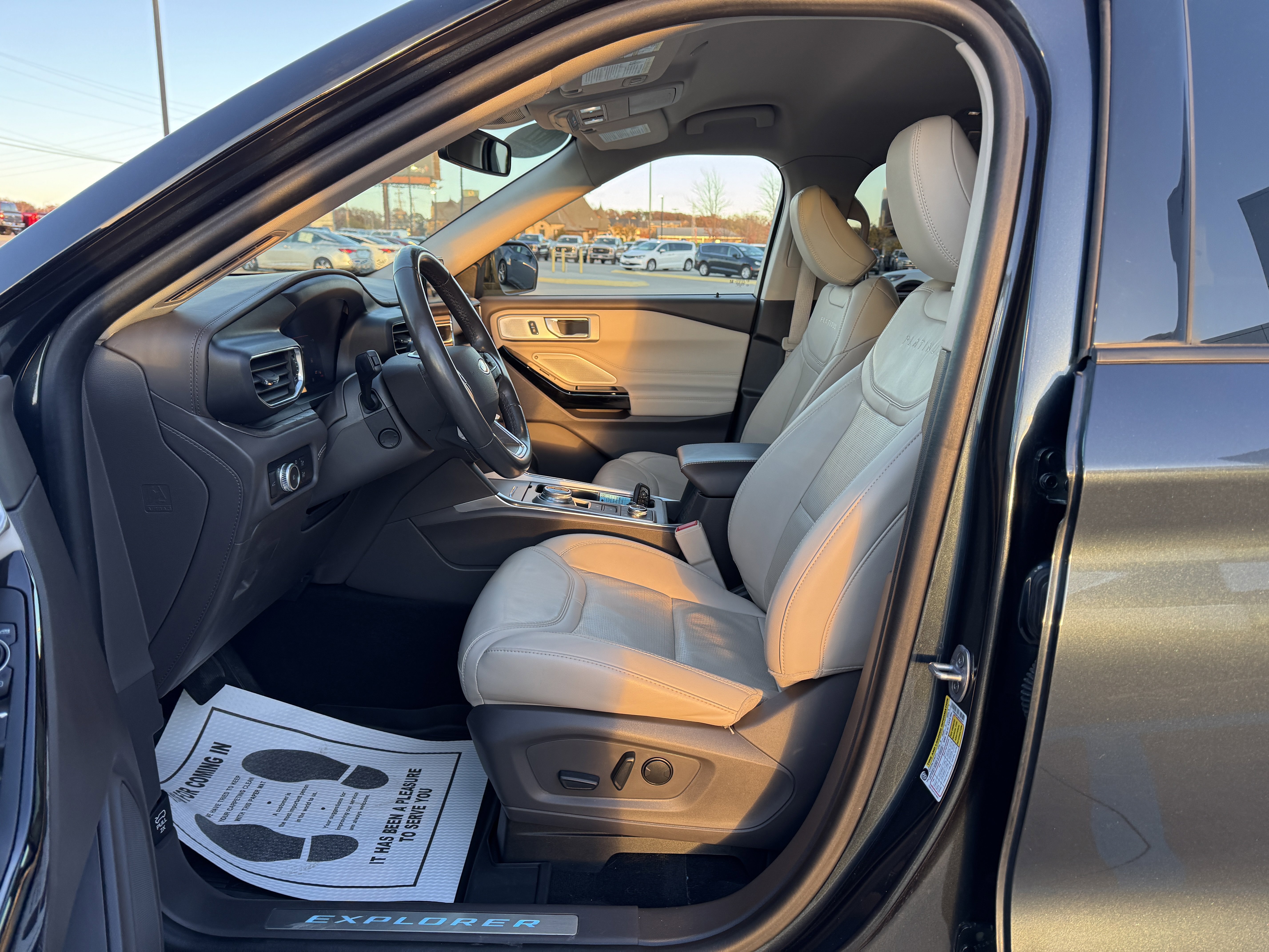 Certified 2022 Ford Explorer Platinum w/ Equipment Group 601A image 9