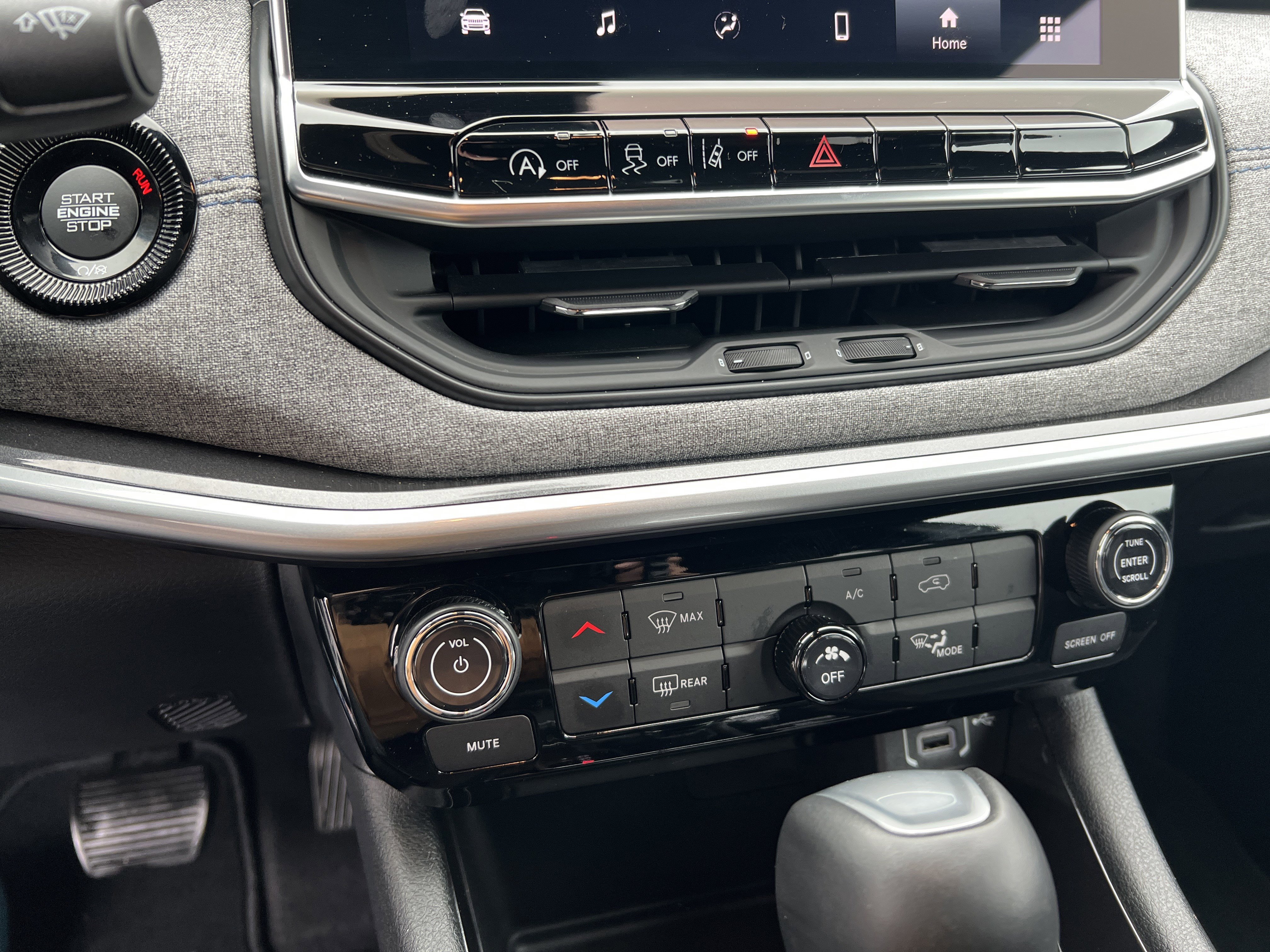 Used 2024 Jeep Compass Latitude image 26