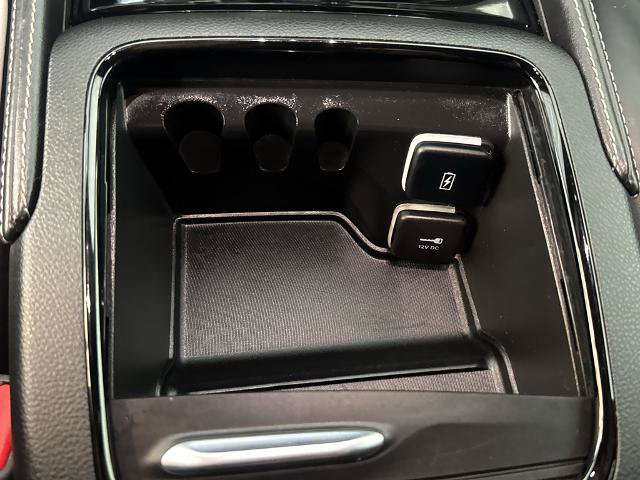 Used 2025 Chrysler Pacifica Limited FWD image 28