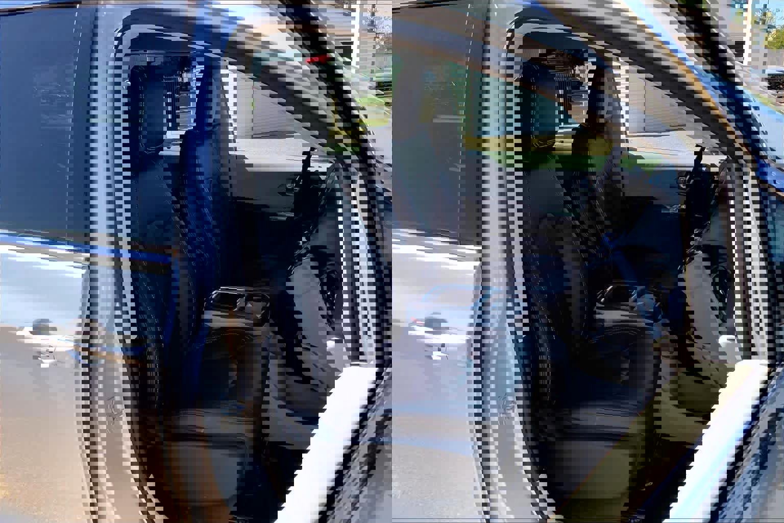 Used 2024 Chrysler Pacifica Touring-L image 11