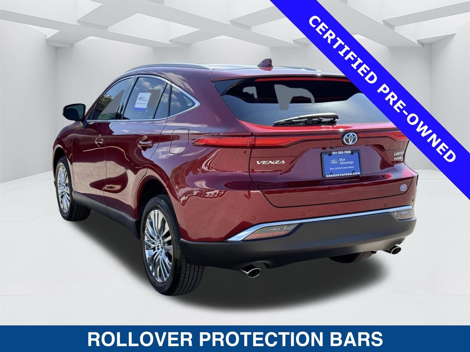 Used 2022 Toyota Venza Limited image 2