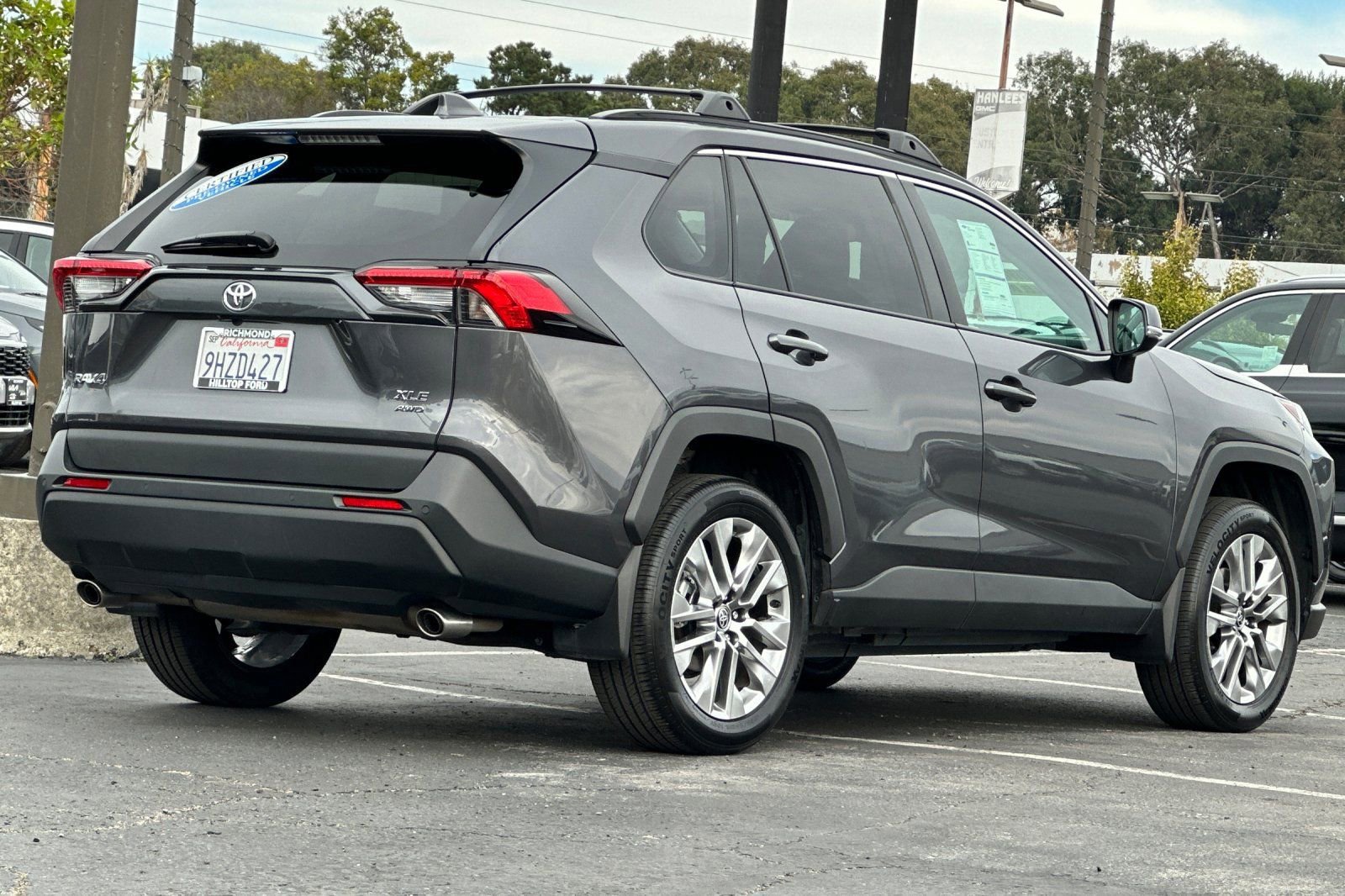 Used 2023 Toyota RAV4 XLE Premium image 5