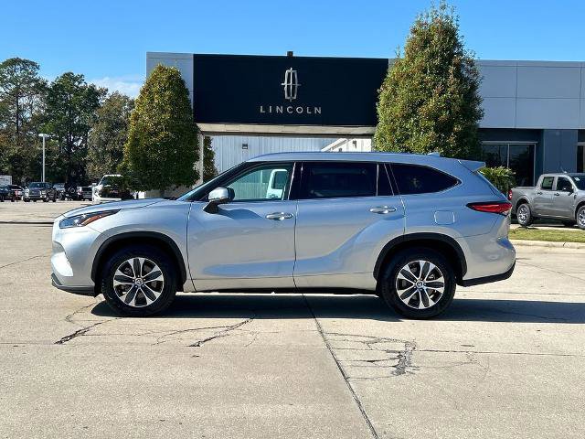 Used 2021 Toyota Highlander XLE image 2