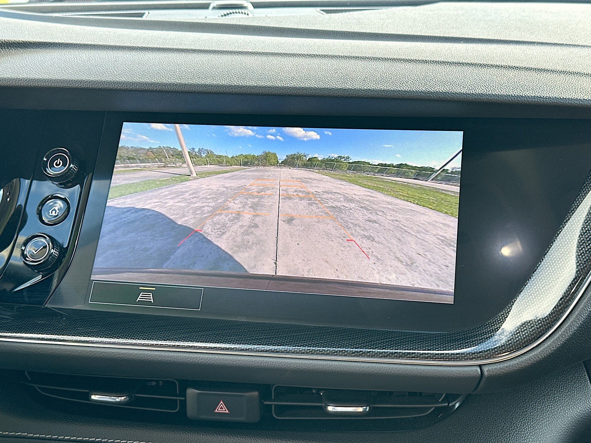 Used 2022 Buick Envision Essence w/ Safety Package image 13