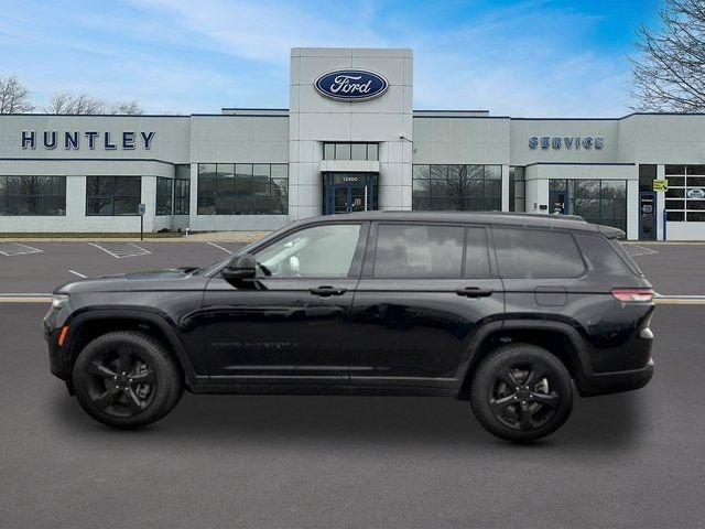Used 2023 Jeep Grand Cherokee L Limited w/ Black Appearance Package AWD/4WD image 7